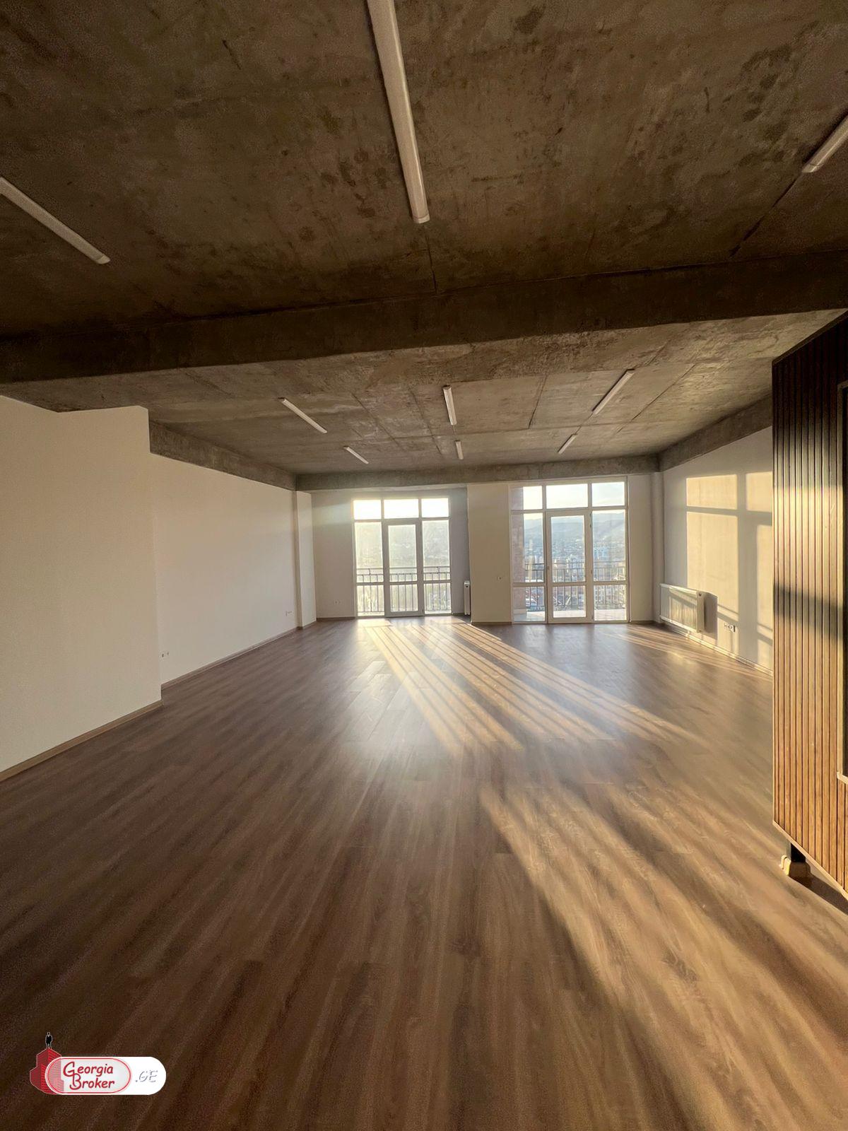 nearly repaired 6-room apartment for sale